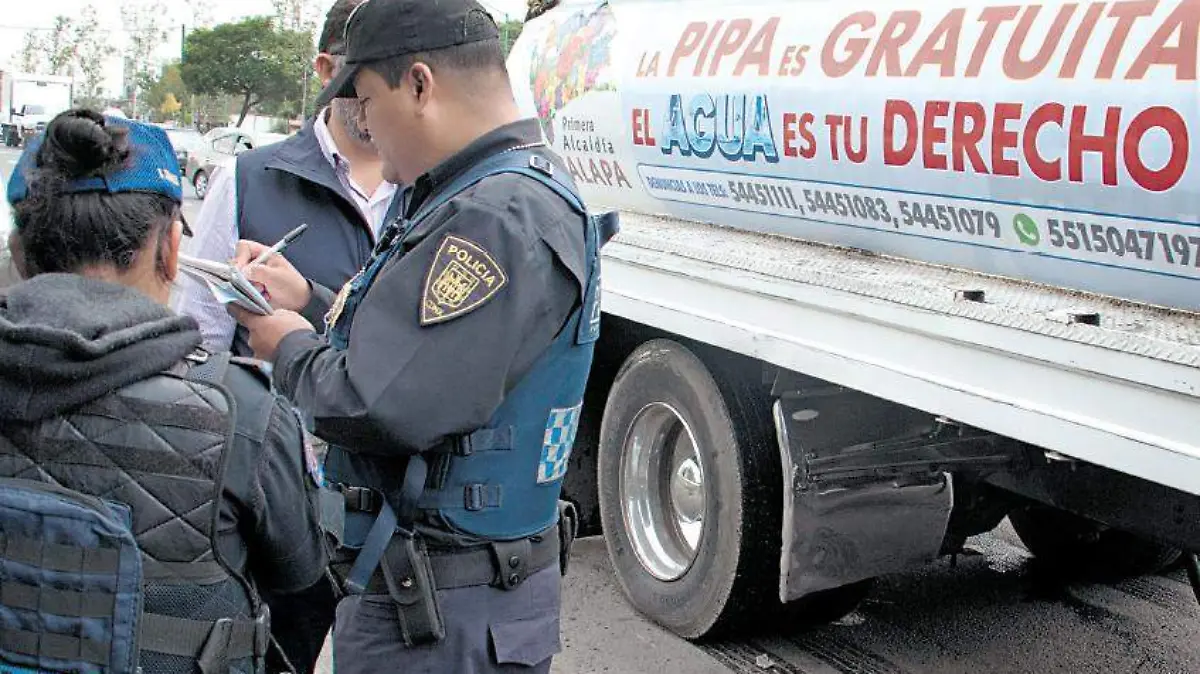 Policias pipas cuartoscuro